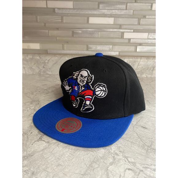 Philadelphia 76ers Ben Franklin Logo Mitchell & Ness Snapback Hat - Picture 1 of 8